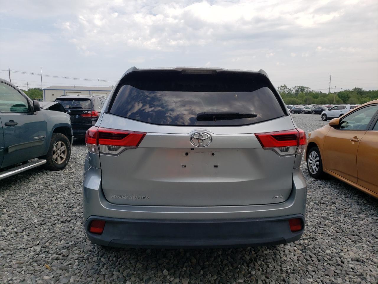 2019 Toyota Highlander Le - Image 6