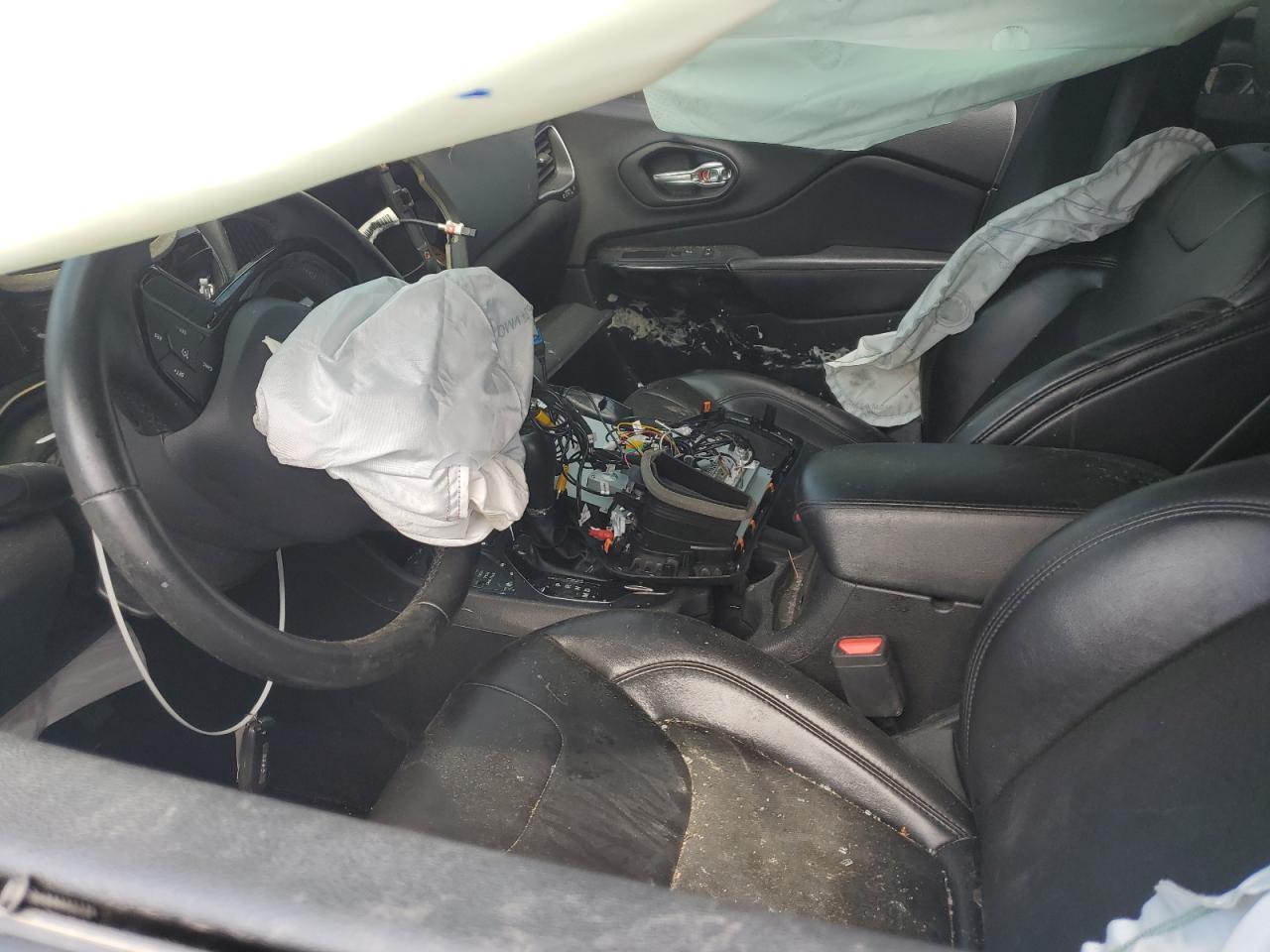 2019 Jeep Cherokee Latitude Plus - Image 7