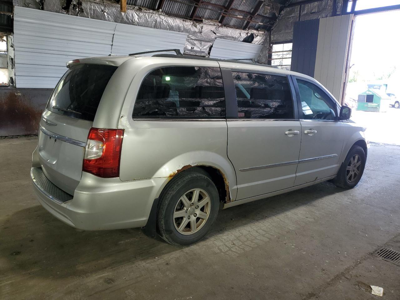 2012 Chrysler Town & Country Touring - Image 3
