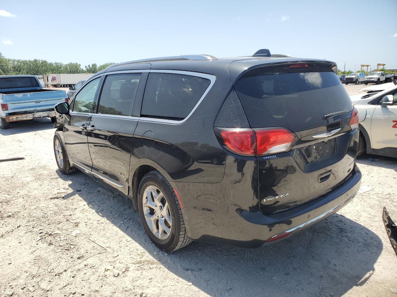 2018 Chrysler Pacifica Limited - Image 2