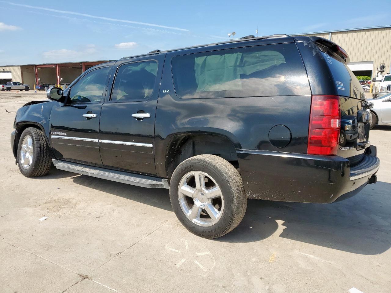2011 Chevrolet Suburban K1500 Ltz - Фото 2