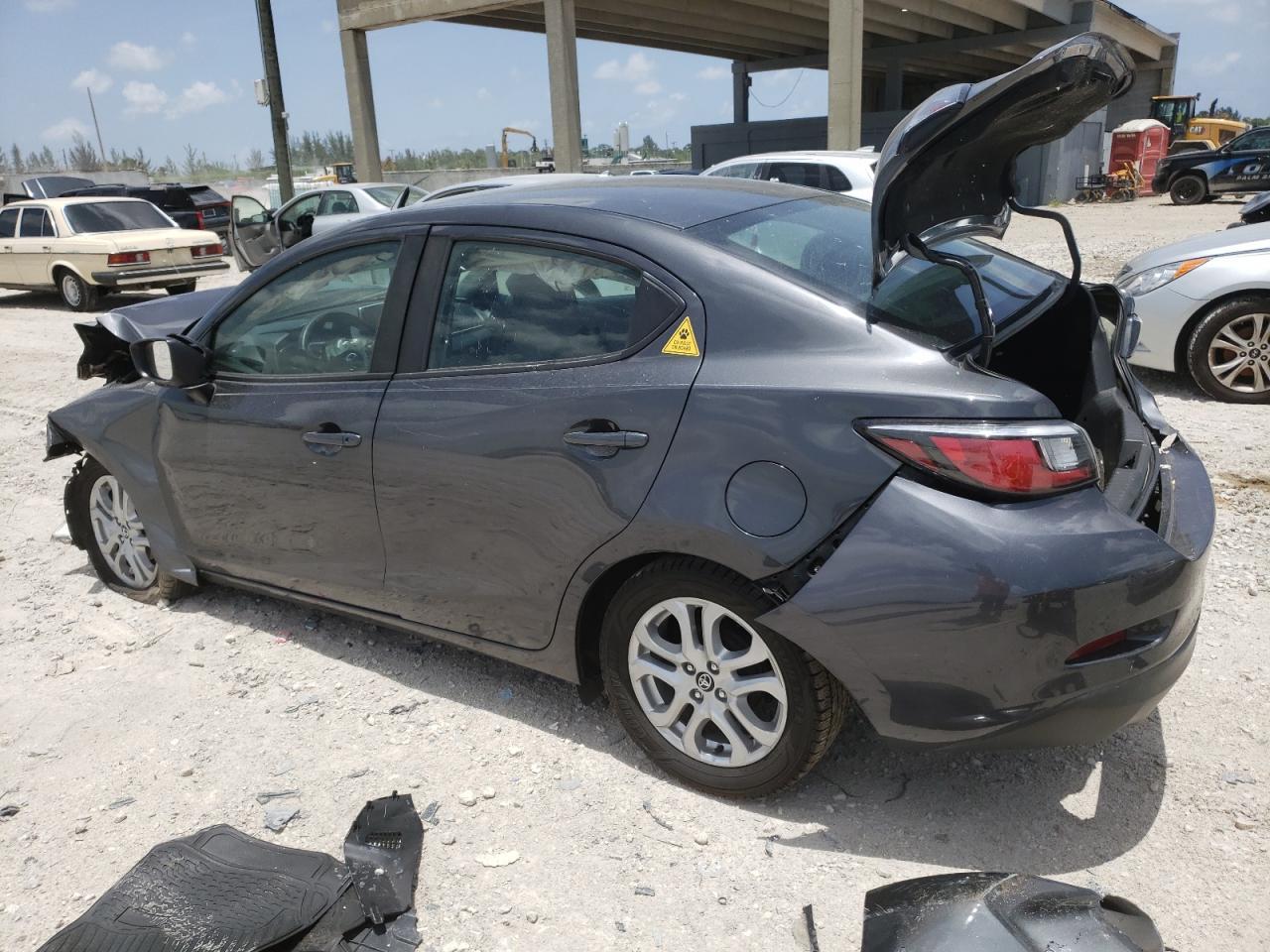 2018 Toyota Yaris Ia - Фото 2