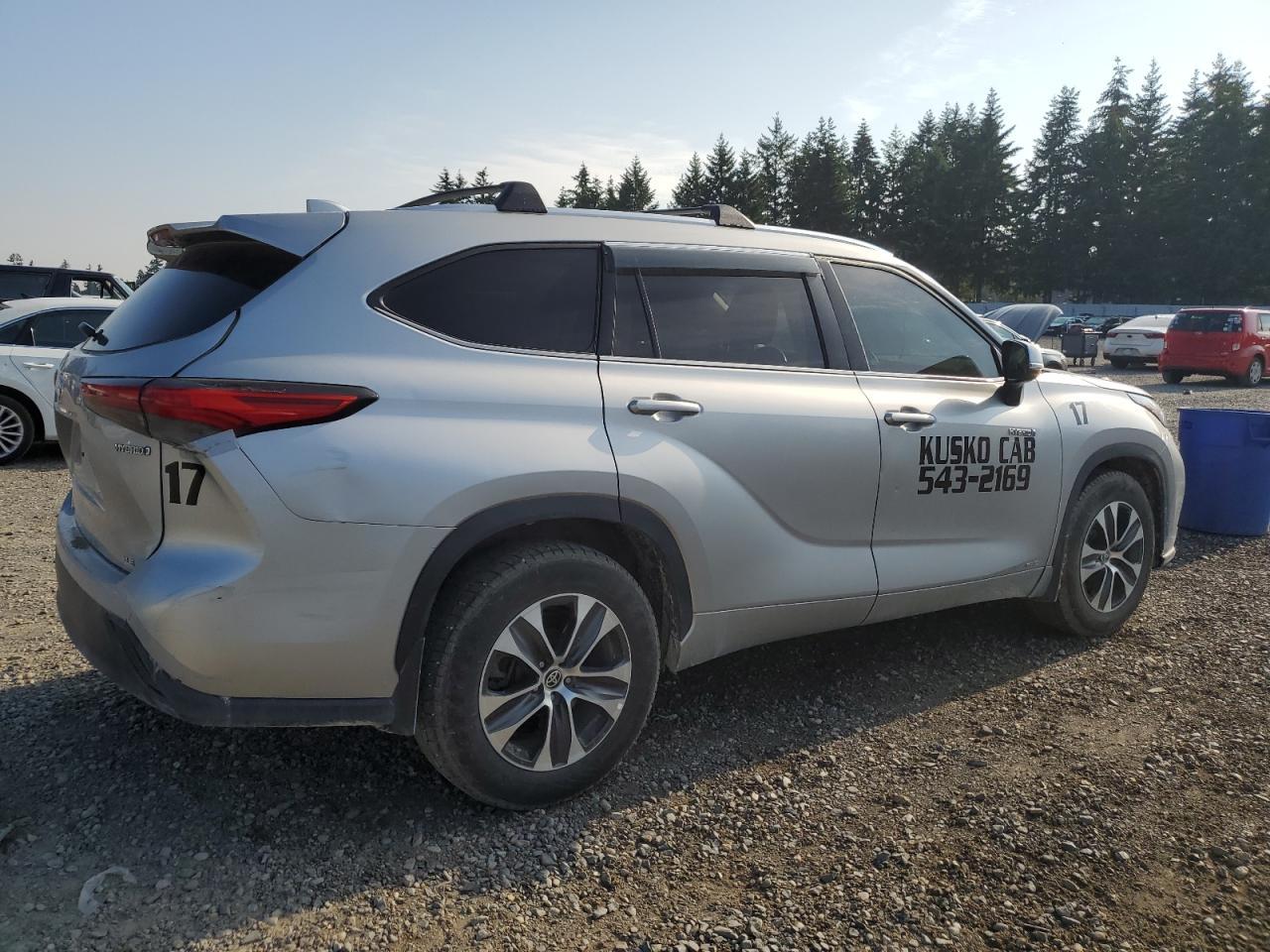 2021 Toyota Highlander Hybrid Xle - Image 3
