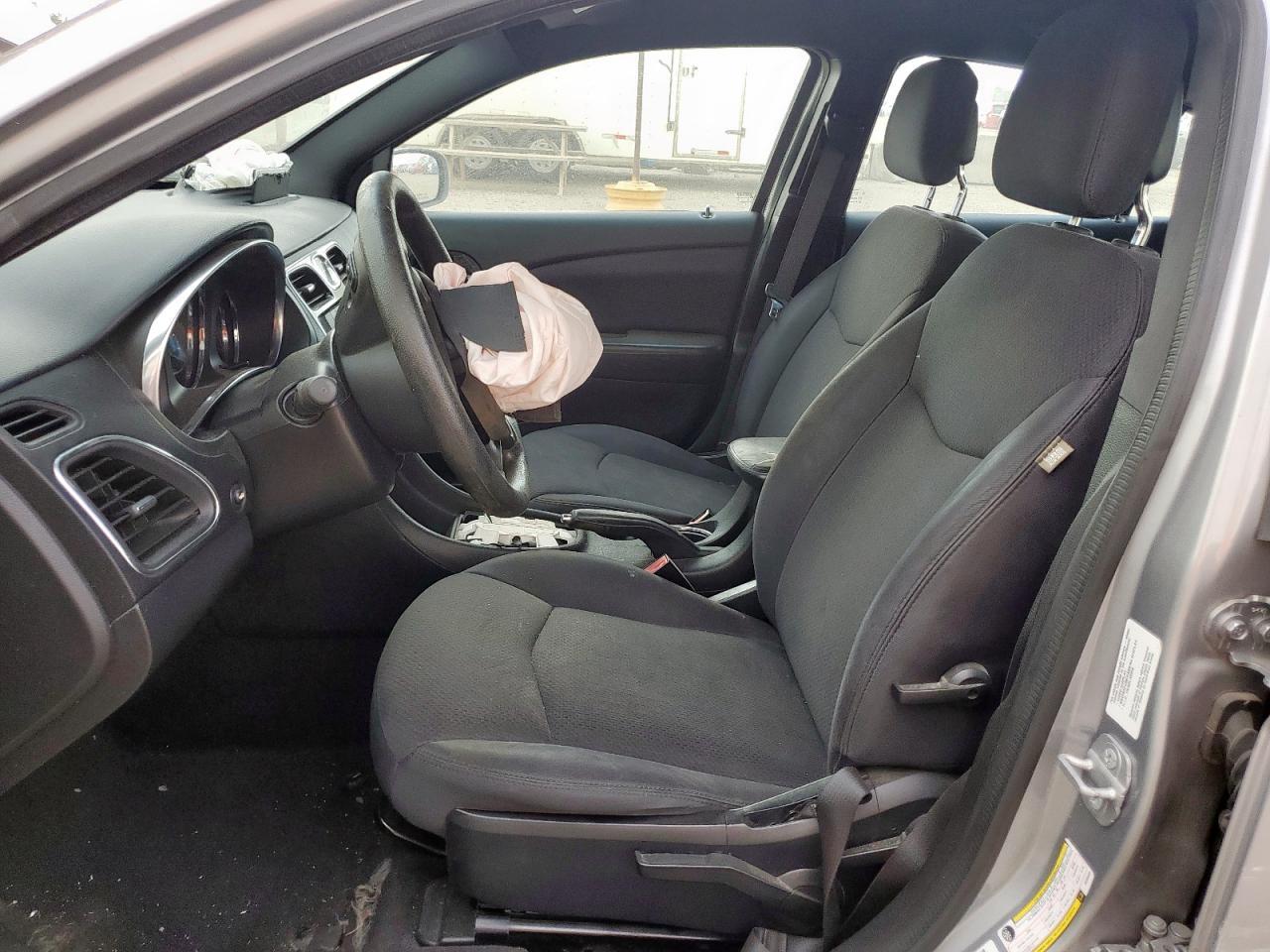 2014 Chrysler 200 Lx - Image 7