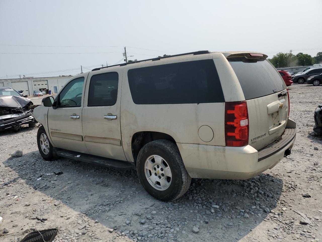 2010 Chevrolet Suburban C1500 Ls - Image 2