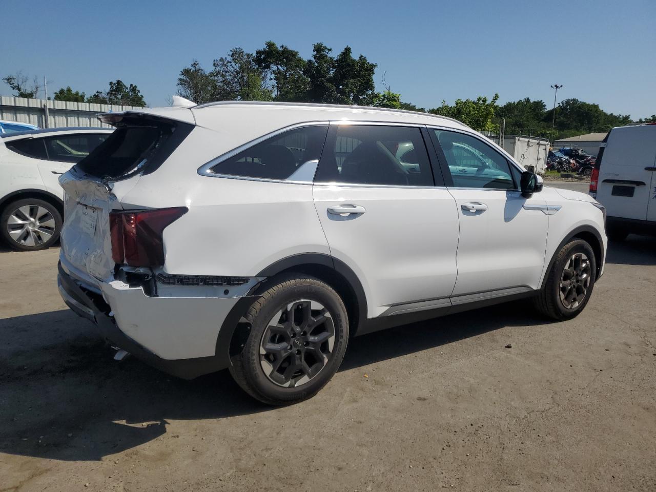 2025 Kia Sorento S - Фото 3