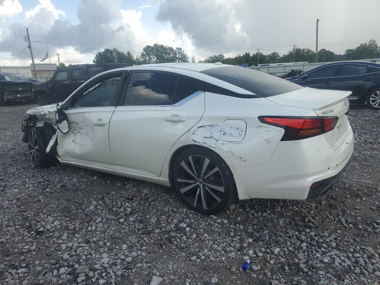 2019 Nissan Altima Sr - Image 2