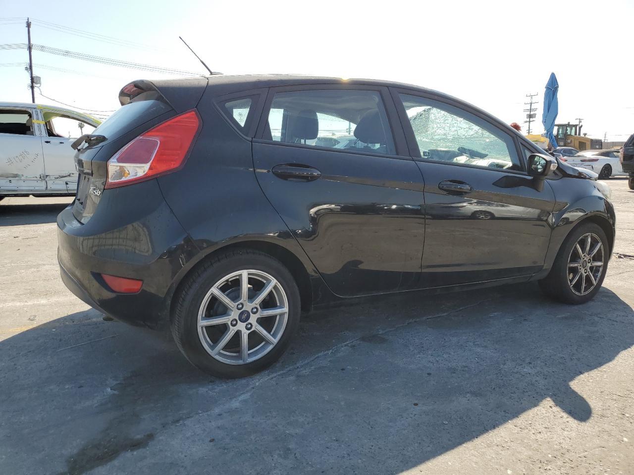 2016 Ford Fiesta Se - Image 3