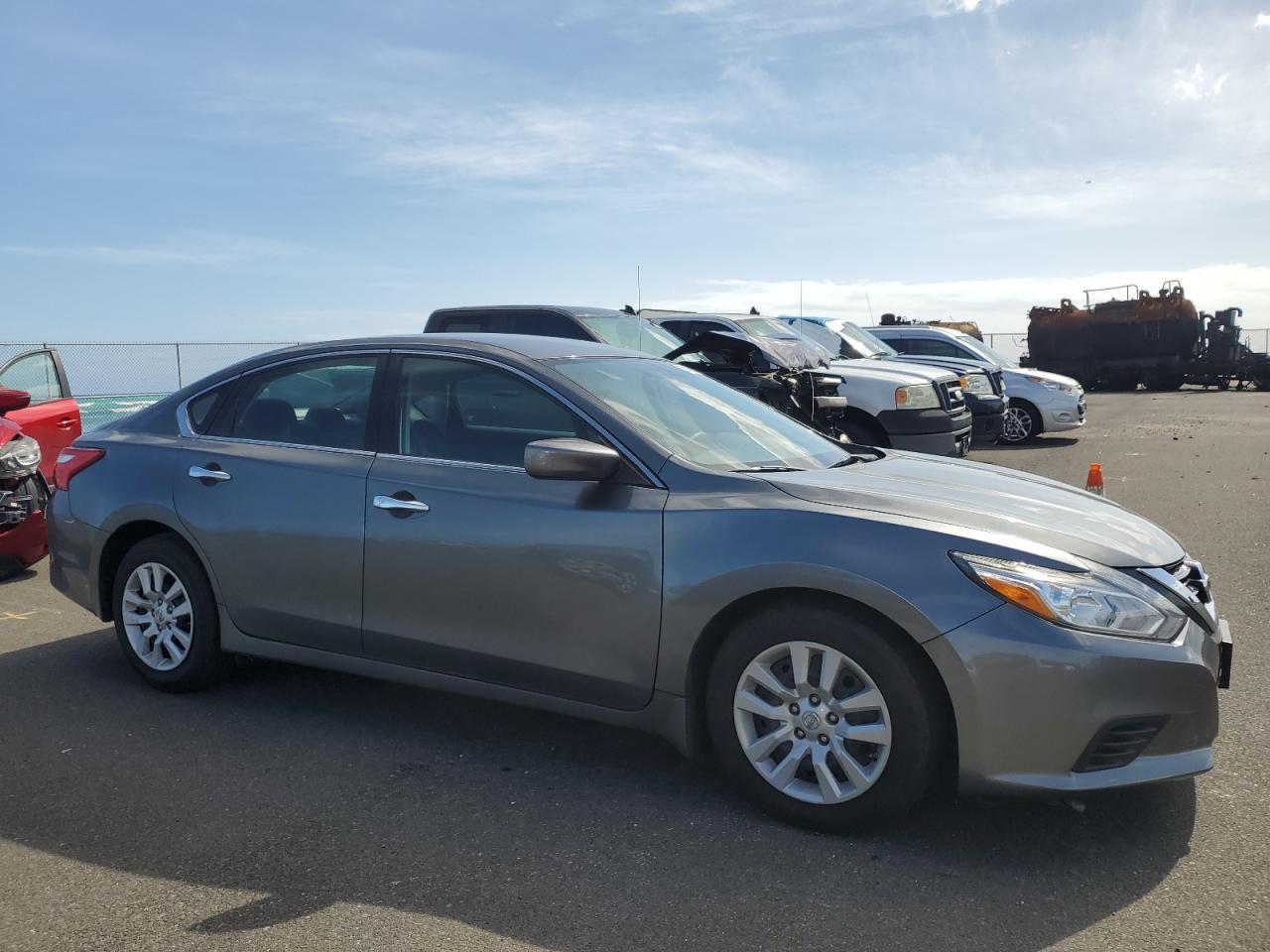 2017 Nissan Altima 2.5 - Image 4