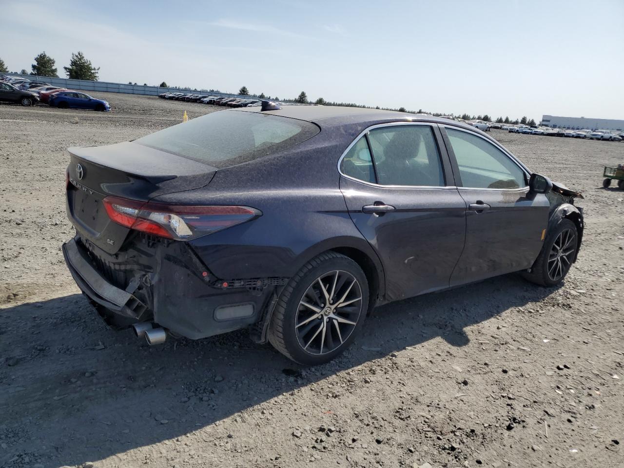 2021 Toyota Camry Se - Фото 3