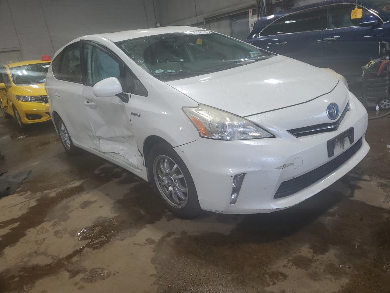2013 Toyota Prius V - Фото 4