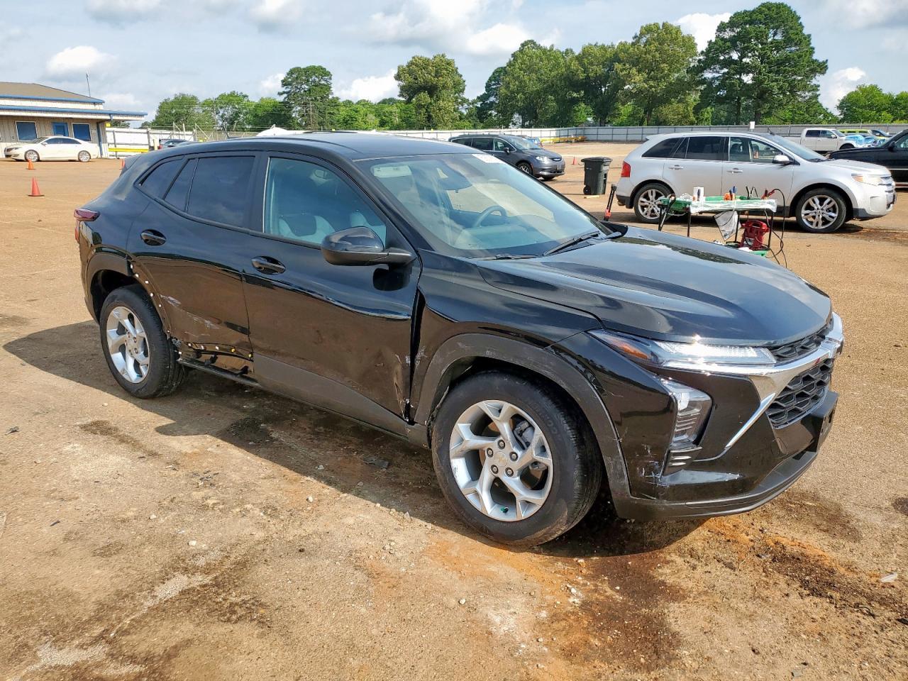 2025 Chevrolet Trax Ls - Image 4