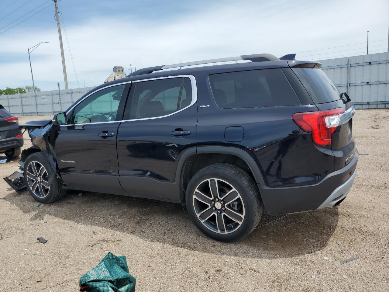 2022 GMC Acadia Slt - Image 2