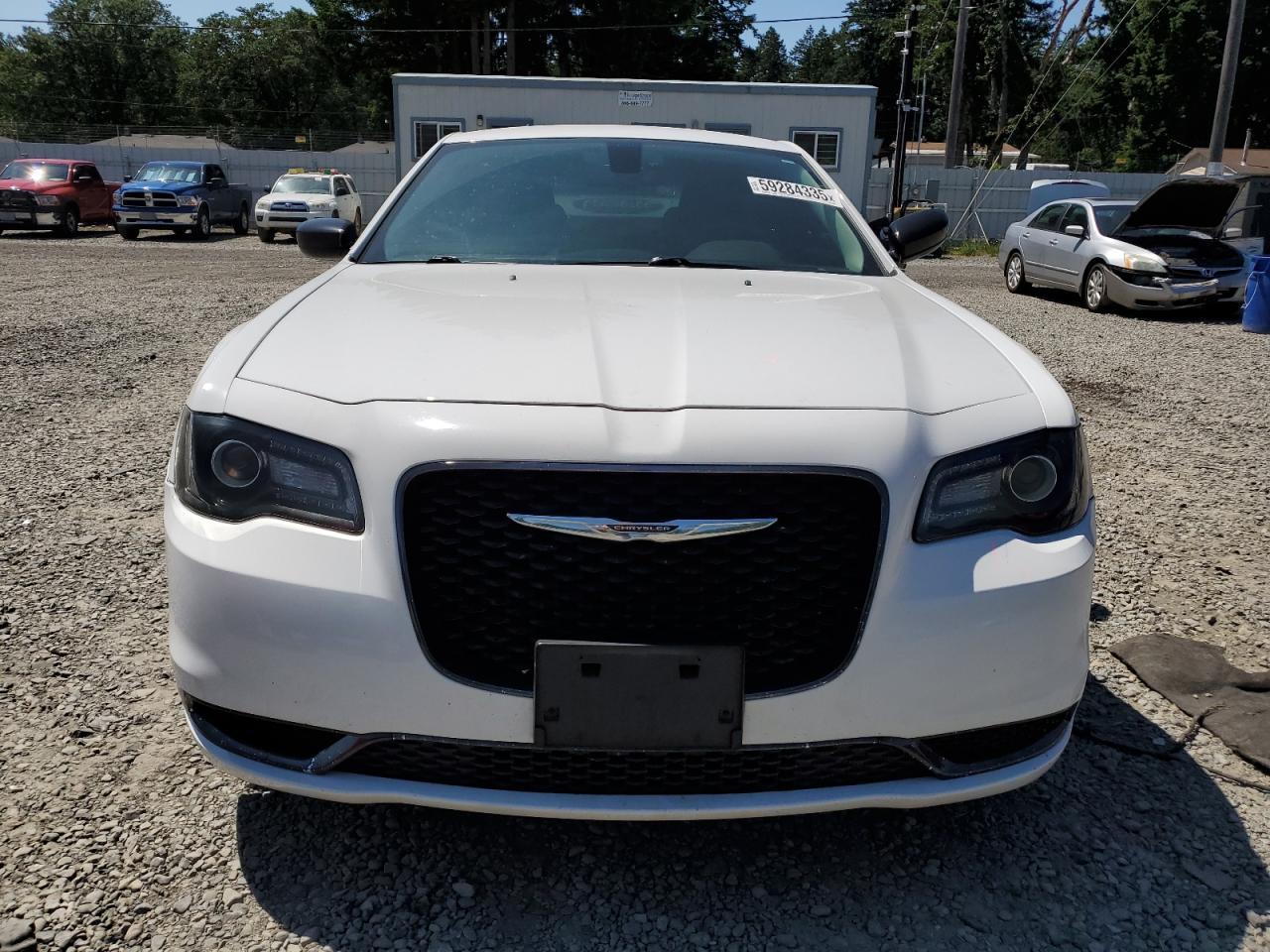 2019 Chrysler 300 Touring - Фото 5