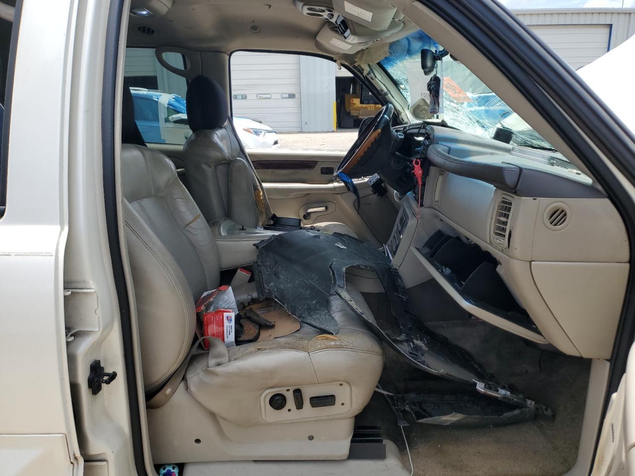 2002 Cadillac Escalade Luxury - Image 7