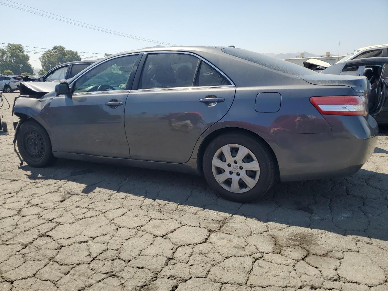 2010 Toyota Camry Base - Фото 2