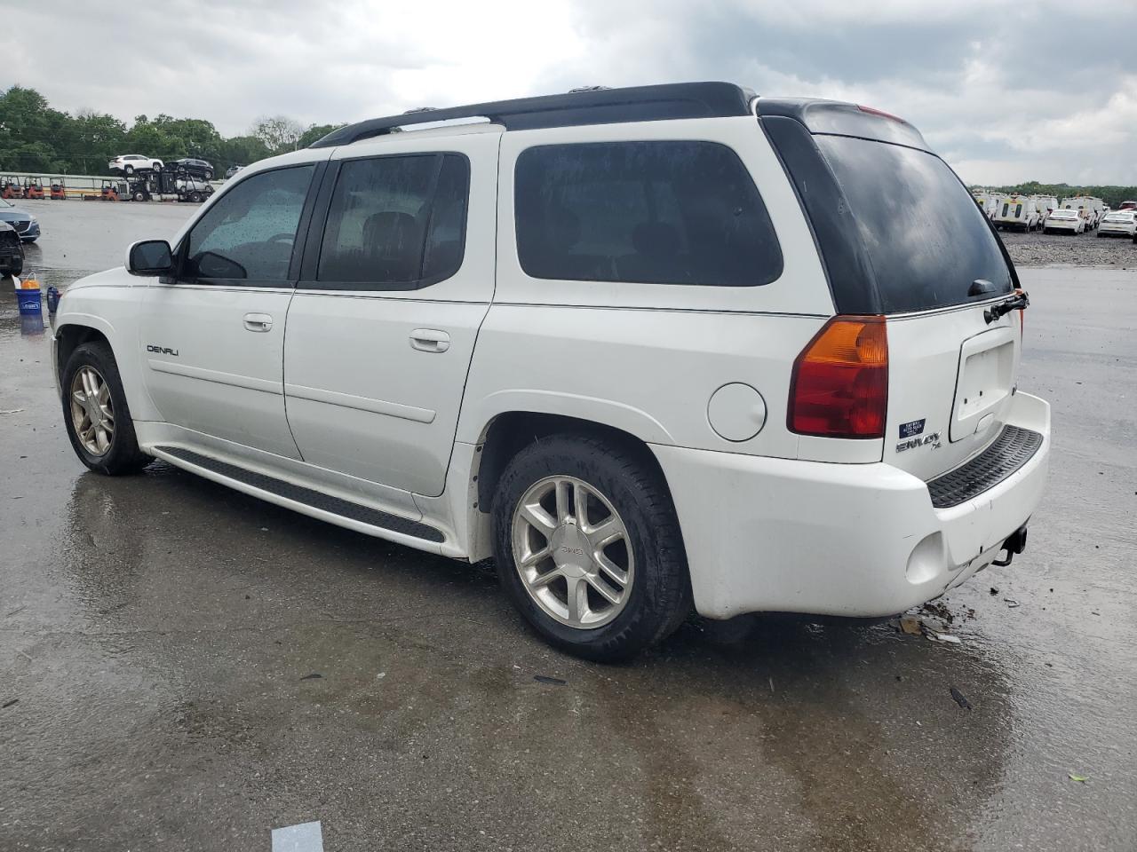 2006 GMC Envoy Denali Xl - Image 2