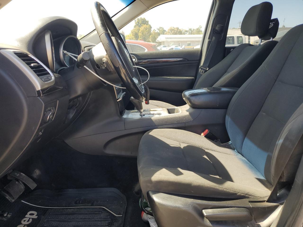 2013 Jeep Grand Cherokee Laredo - Image 7