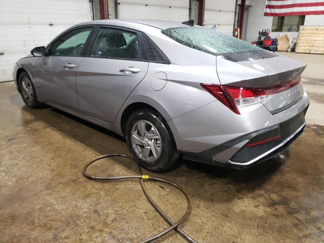 2024 Hyundai Elantra Se - Фото 2