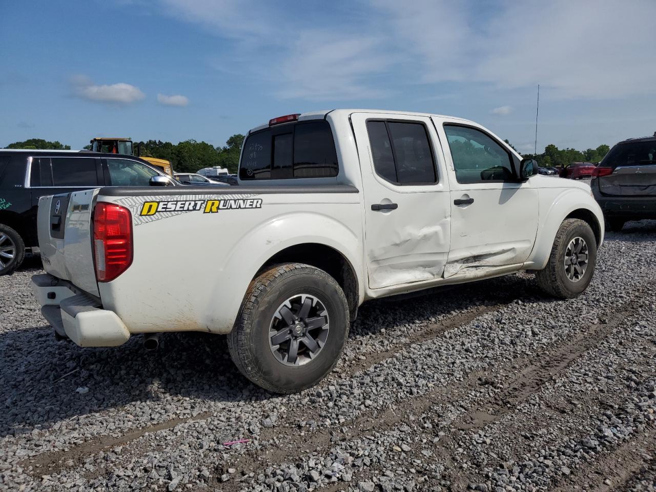 2015 Nissan Frontier S - Фото 3