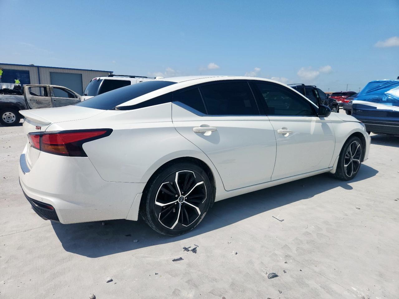 2023 Nissan Altima Sr - Image 3