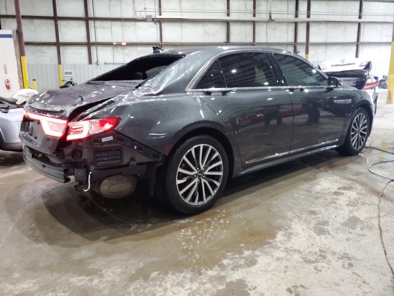 2019 Lincoln Continental Select - Фото 3