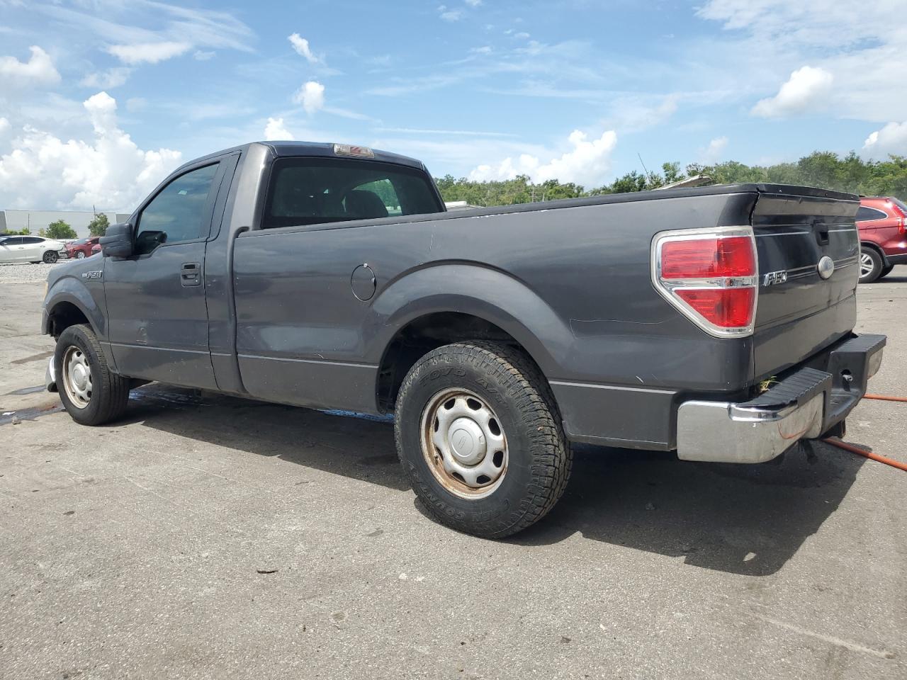 2011 Ford F150 - Фото 2
