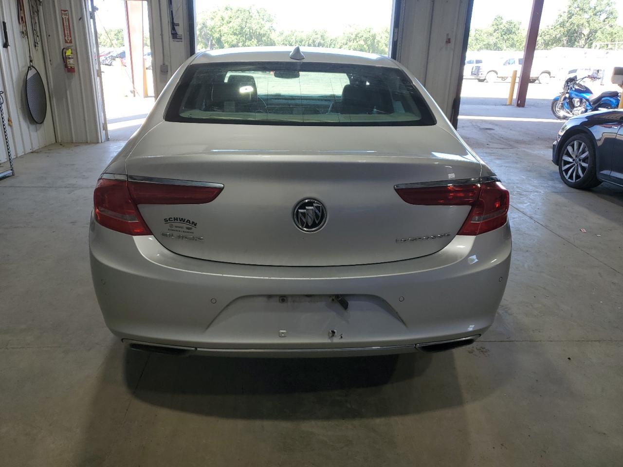 2017 Buick Lacrosse Essence - Image 6