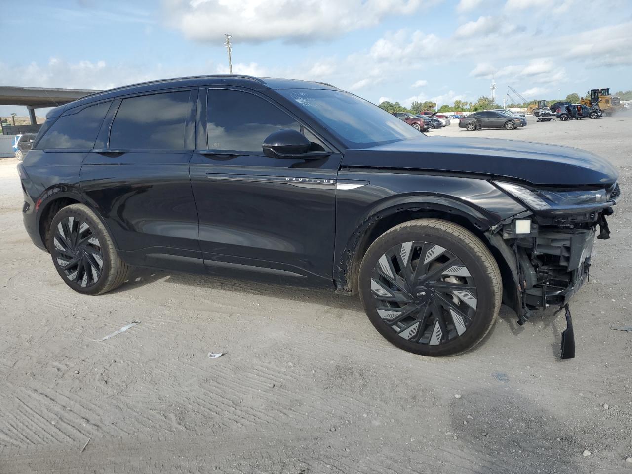 2024 Lincoln Nautilus Reserve - Image 4