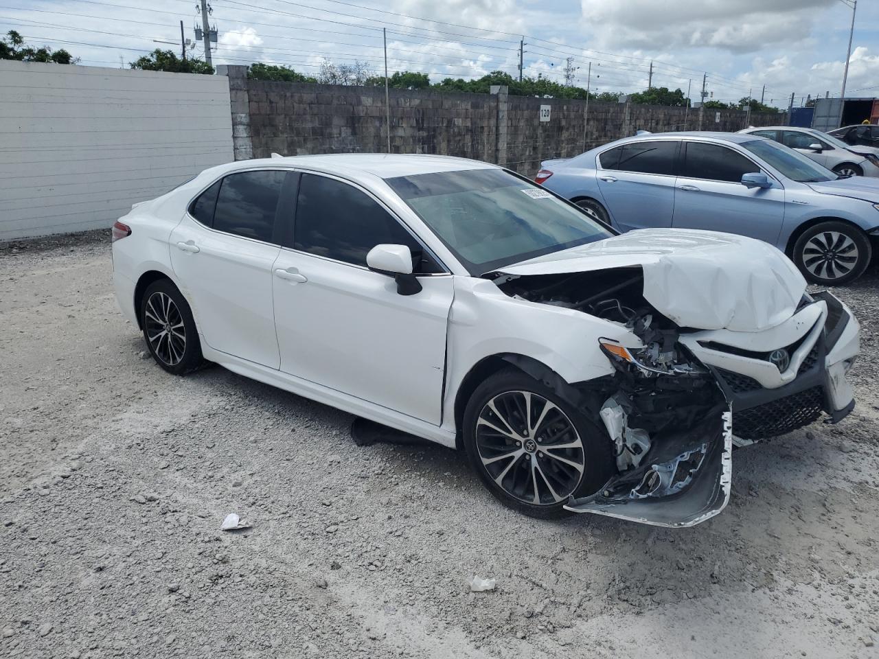 2019 Toyota Camry L - Фото 4