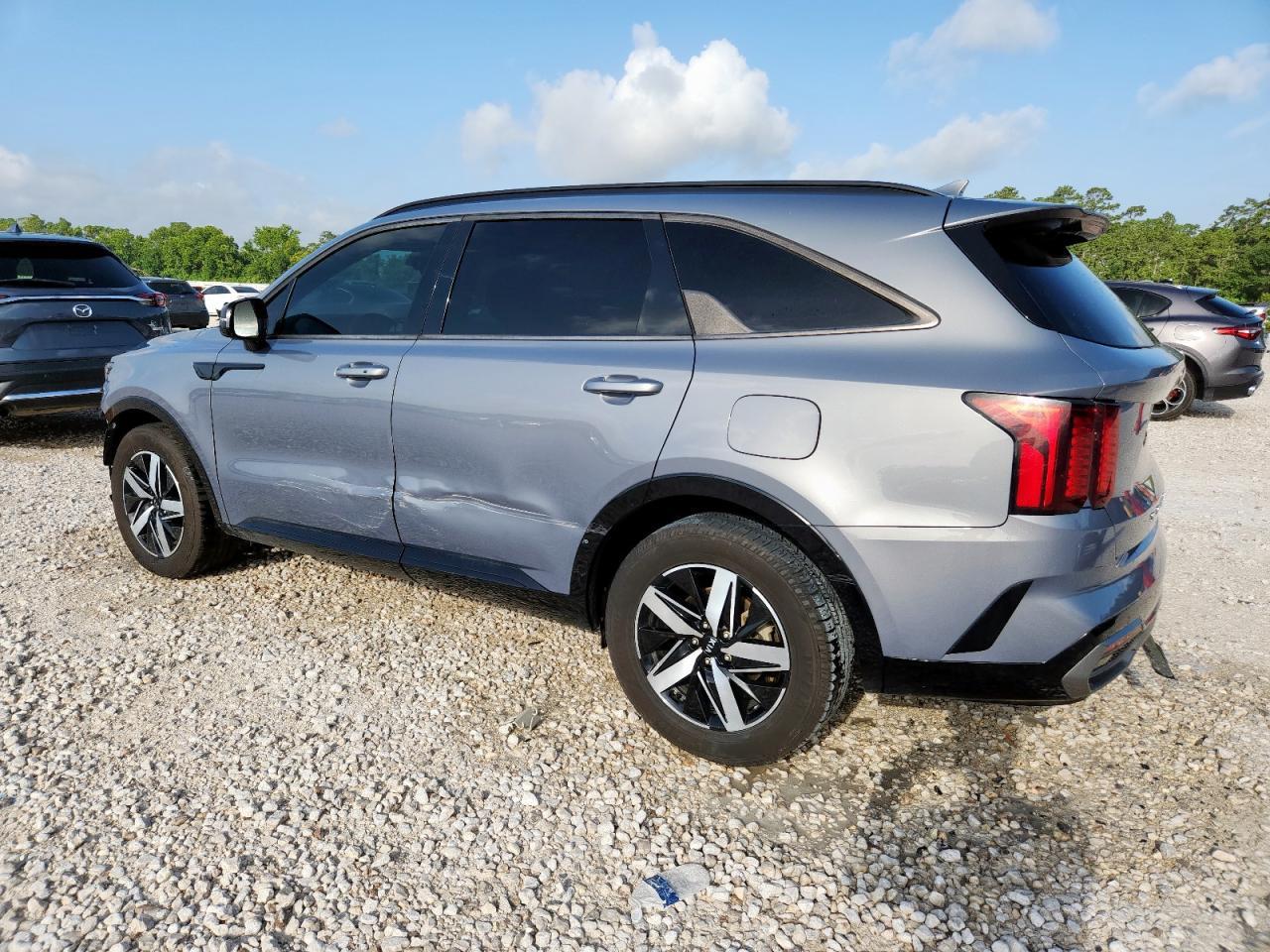 2021 Kia Sorento S - Фото 2