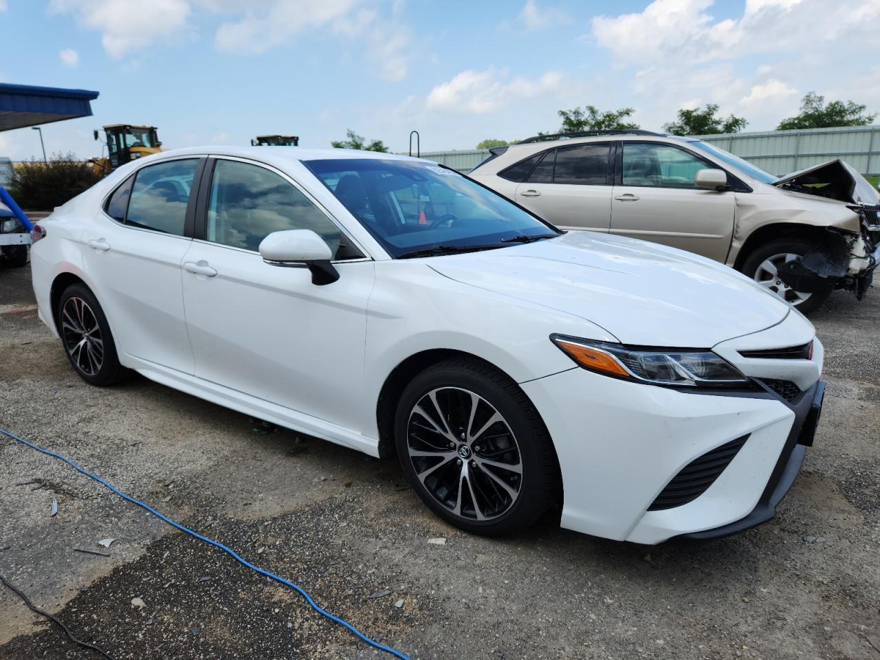 2019 Toyota Camry L - Фото 4