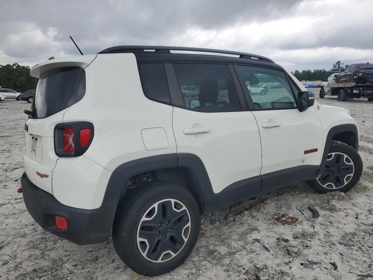 2015 Jeep Renegade Trailhawk - Image 3