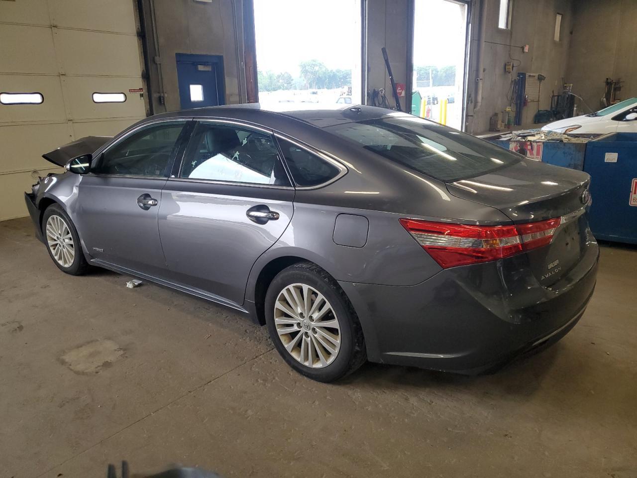 2014 Toyota Avalon Hybrid - Image 2