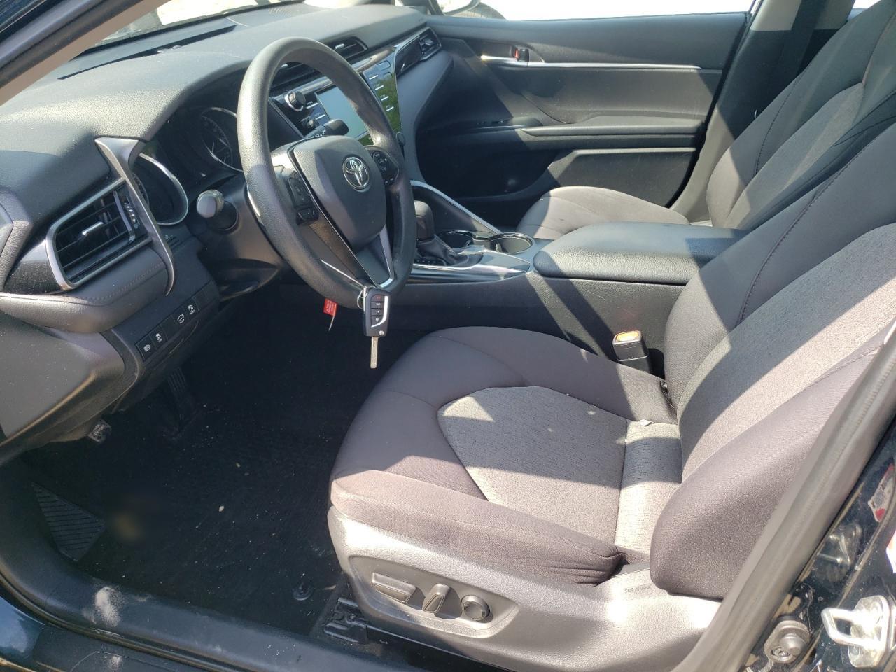 2020 Toyota Camry Le - Фото 7