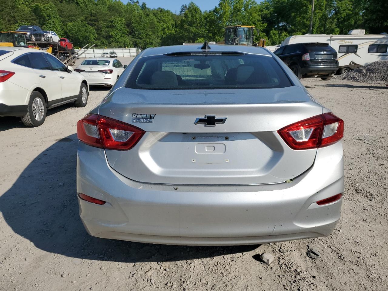 2018 Chevrolet Cruze Ls - Image 6