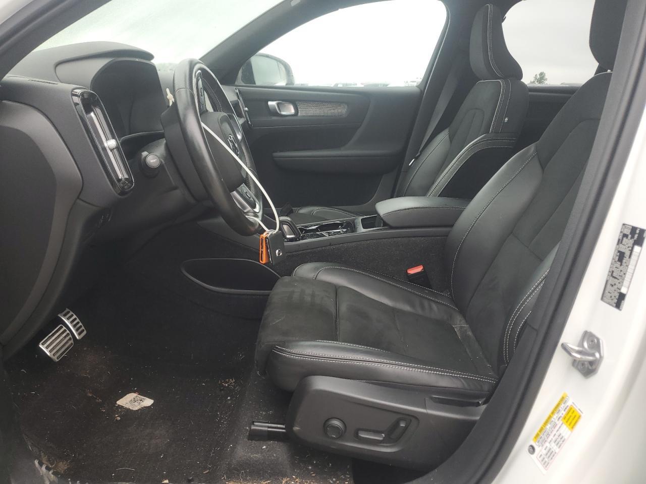 2021 Volvo Xc40 T5 R-Design - Image 7