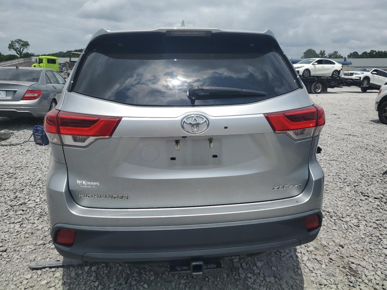 2019 Toyota Highlander Se - Фото 6