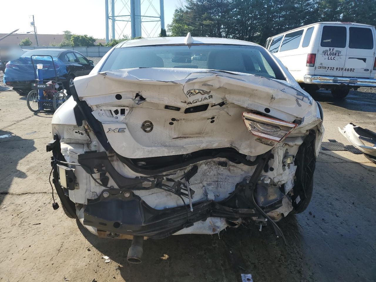 2018 Jaguar Xe Prestige - Фото 6