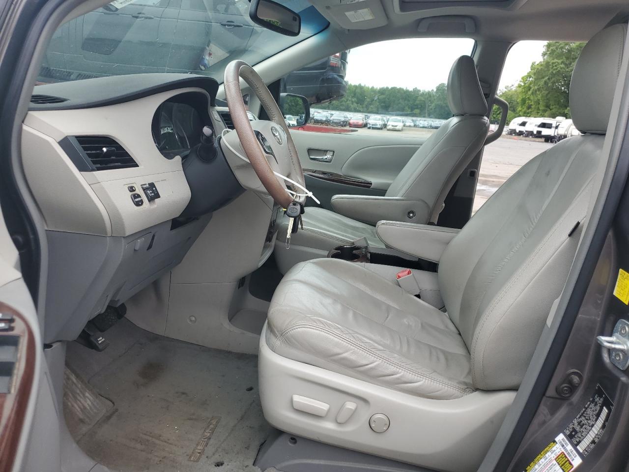 2011 Toyota Sienna Xle - Фото 7