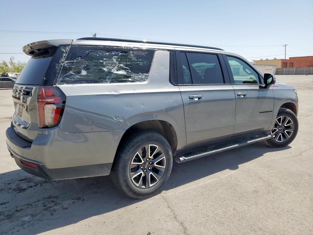 2022 Chevrolet Suburban K1500 Z71 - Фото 3