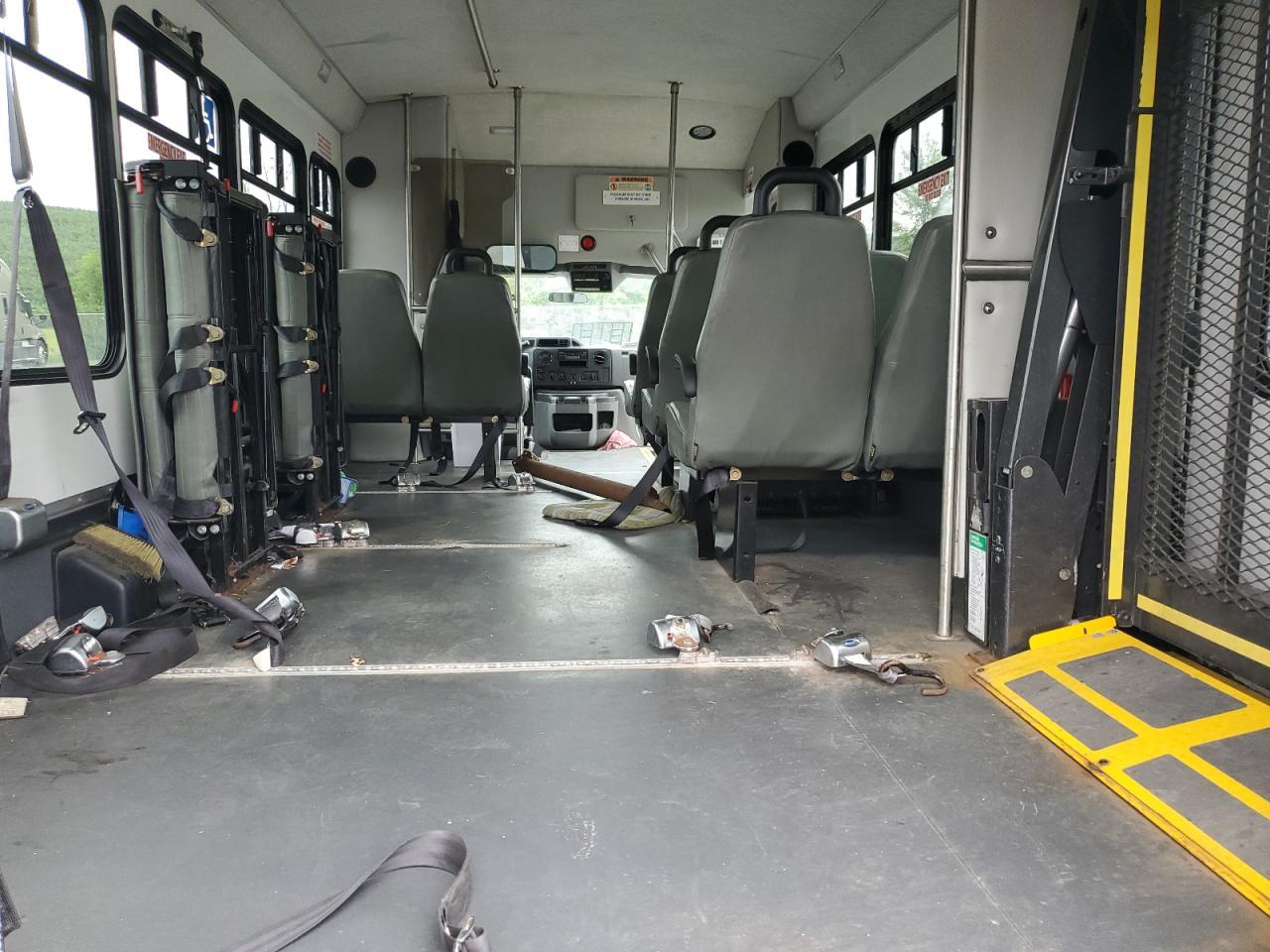 2017 Ford Econoline E350 Super Duty Cutaway Van - Image 6