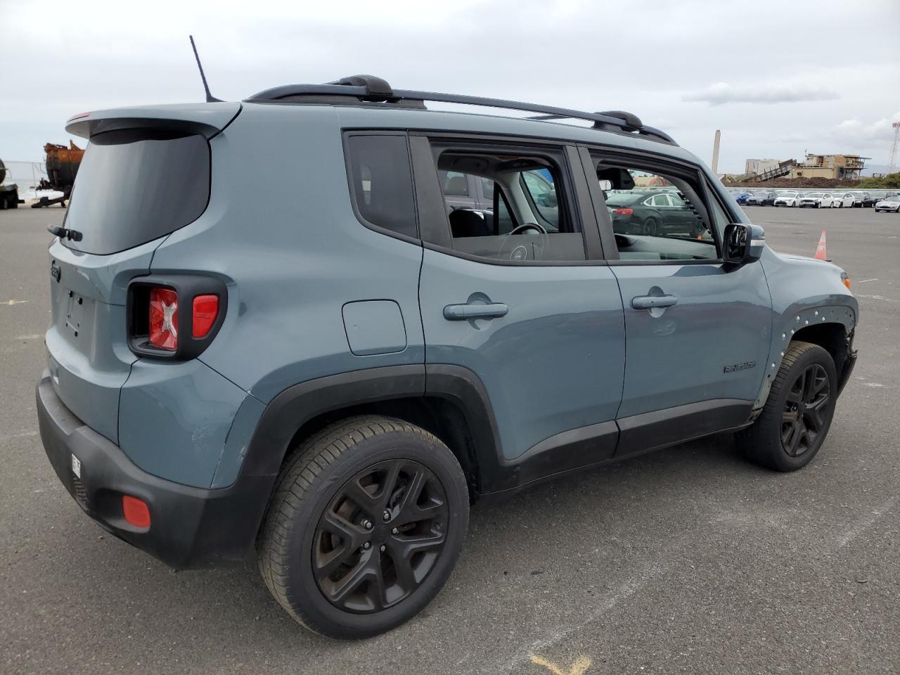 2018 Jeep Renegade Latitude - Image 3