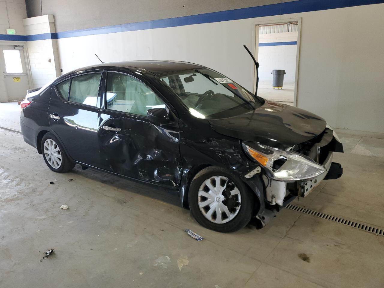 2019 Nissan Versa S - Фото 4