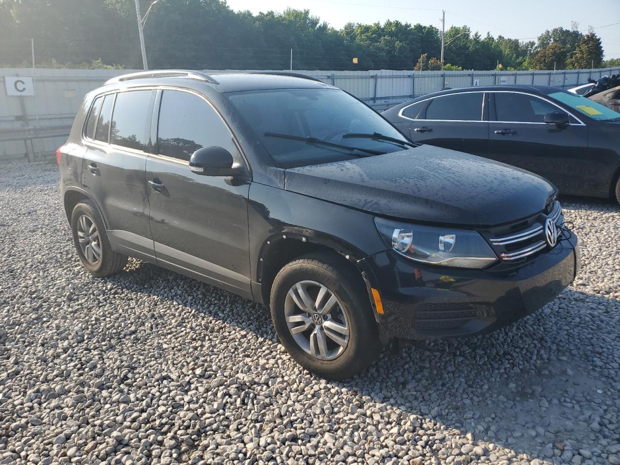2017 Volkswagen Tiguan S - Фото 4