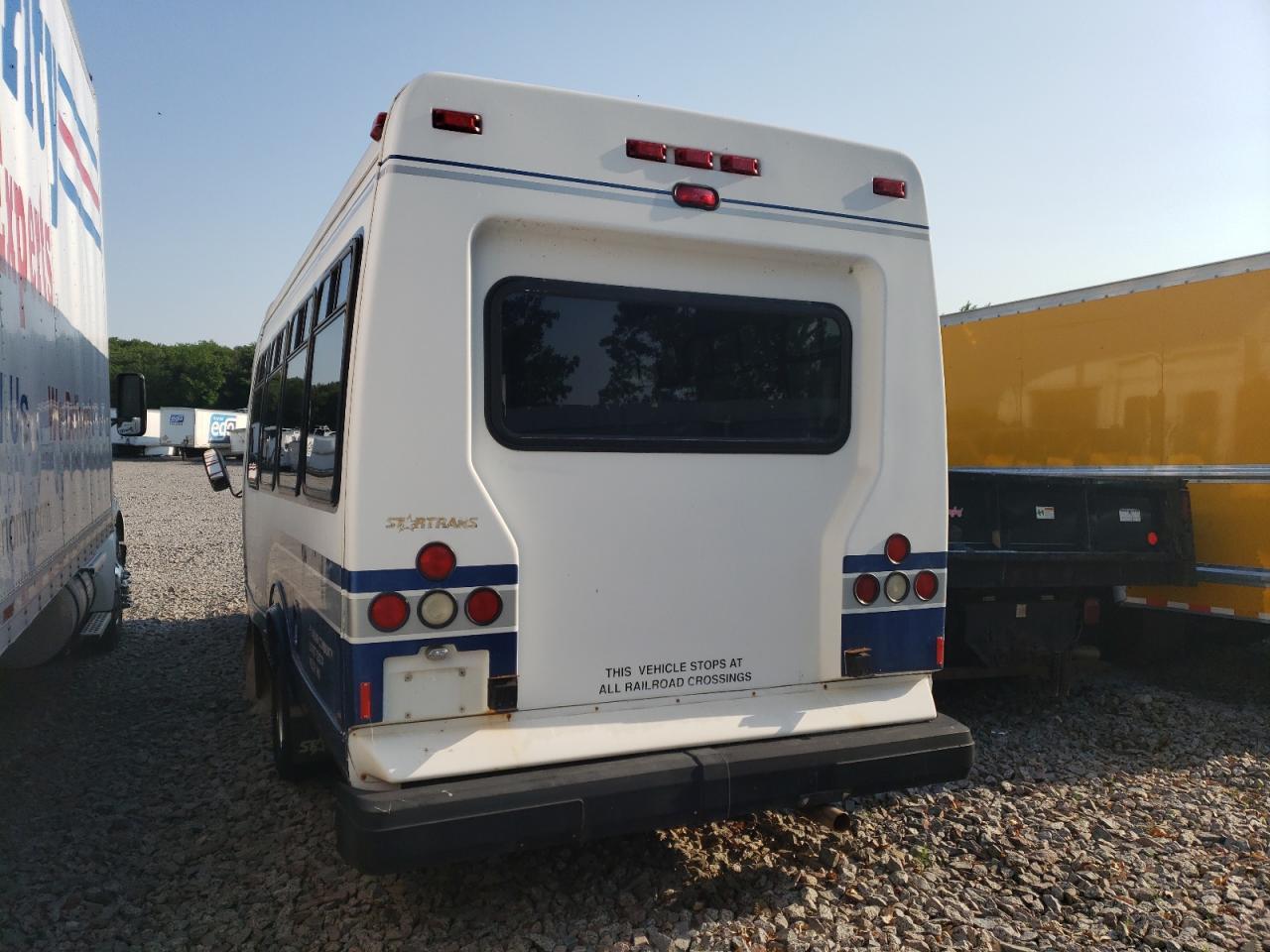 2006 Ford Econoline E450 Super Duty Cutaway Van - Фото 2
