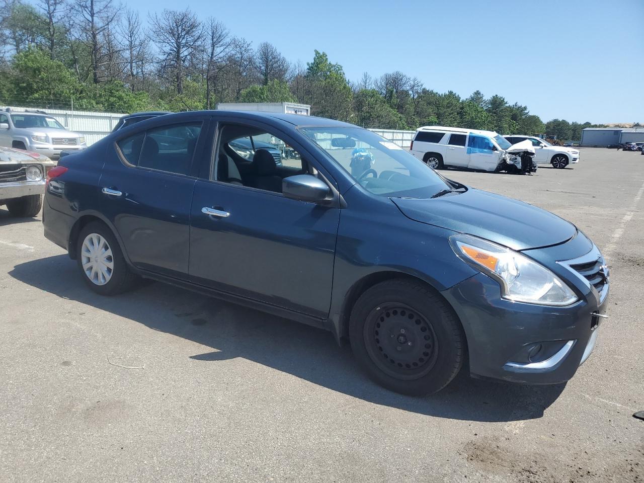 2015 Nissan Versa S - Фото 4