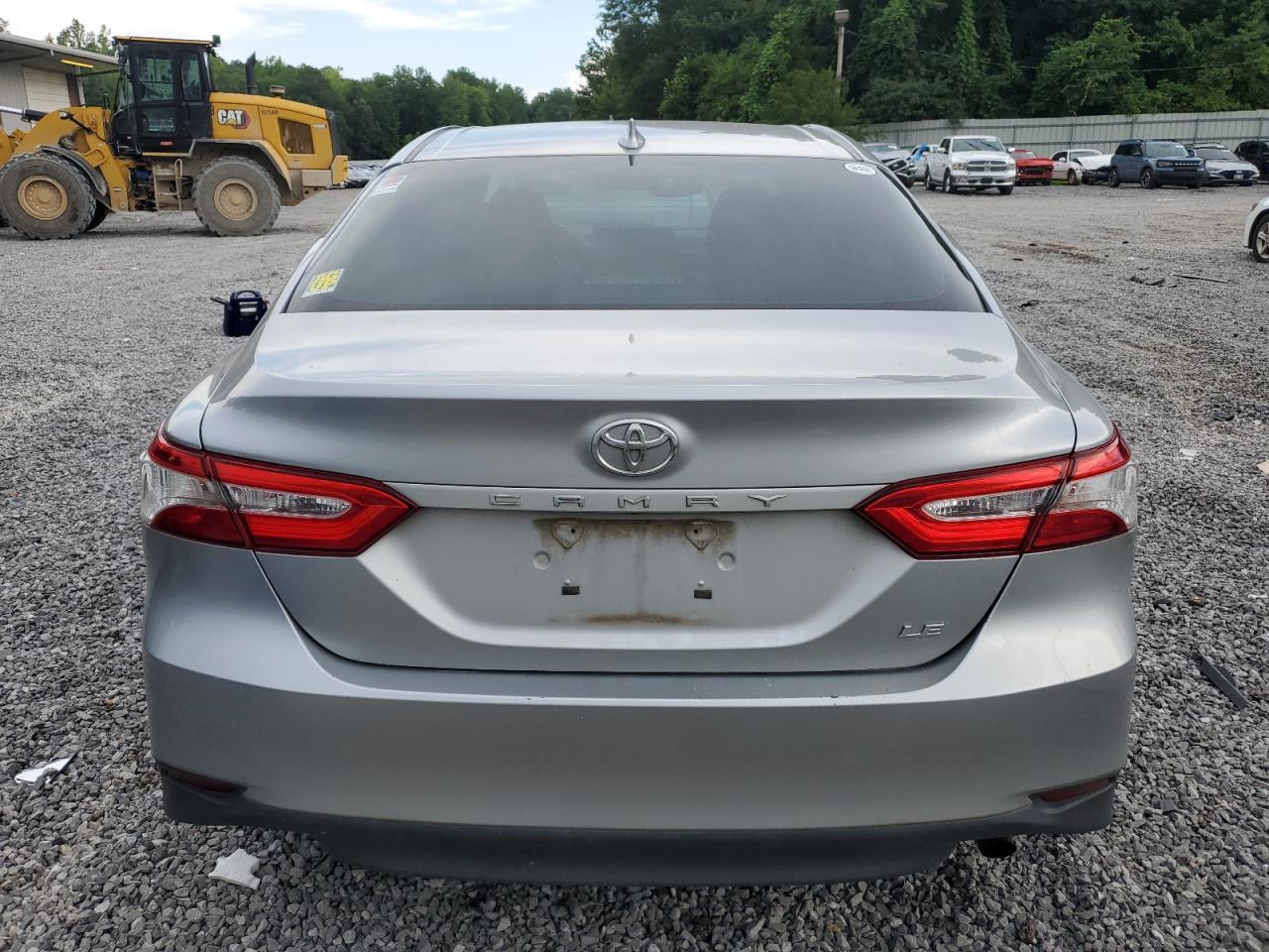 2020 Toyota Camry Le - Фото 6