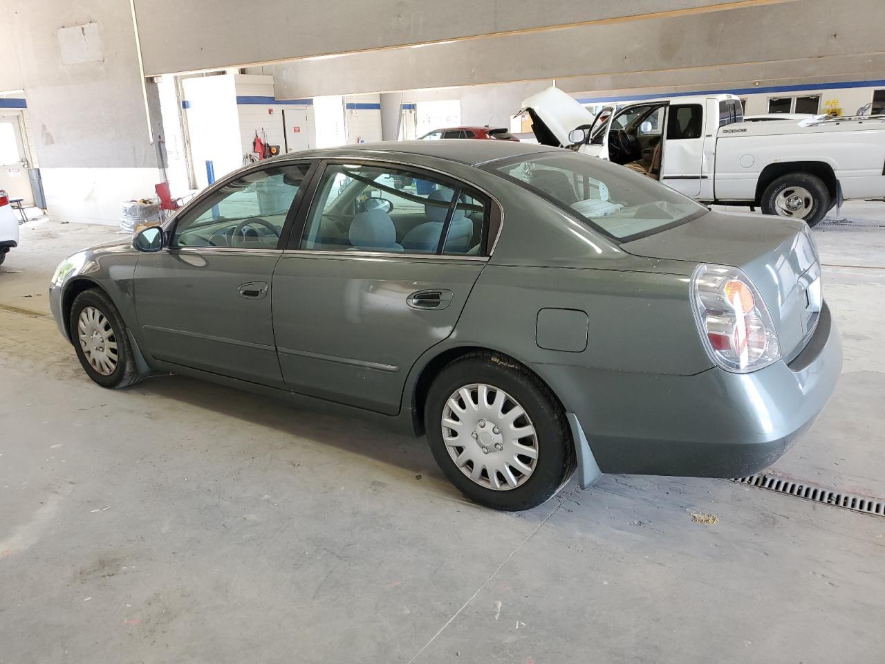 2003 Nissan Altima Base - Image 2
