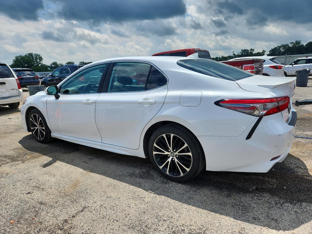 2019 Toyota Camry L - Фото 2